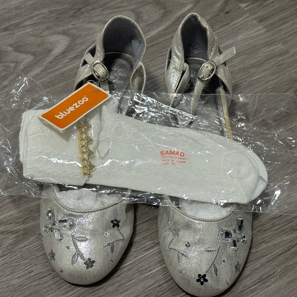NEW| Girls Fancy Silver Dress Shoess - Picture 2 of 11